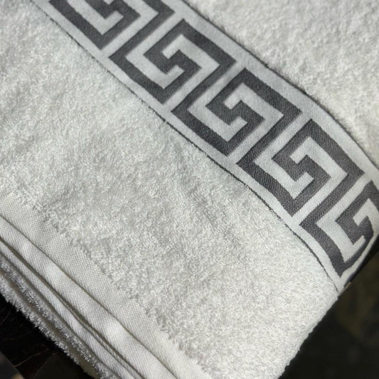 Luxury Versace Elegance - Premium Cotton Towel Pair for Opulent Bathing